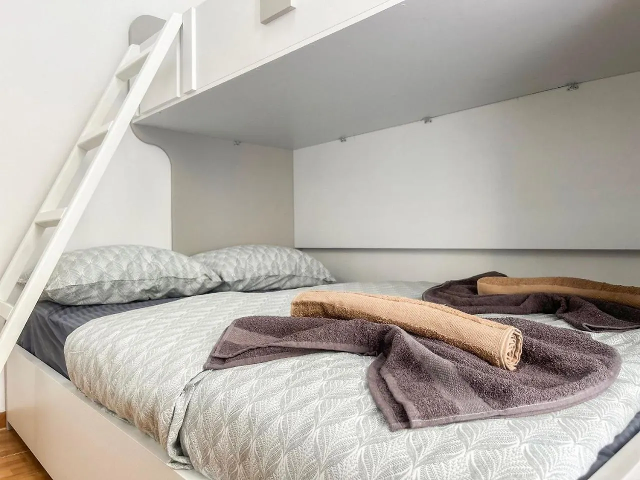 Apartment Sea View Apartman Qerret Golem