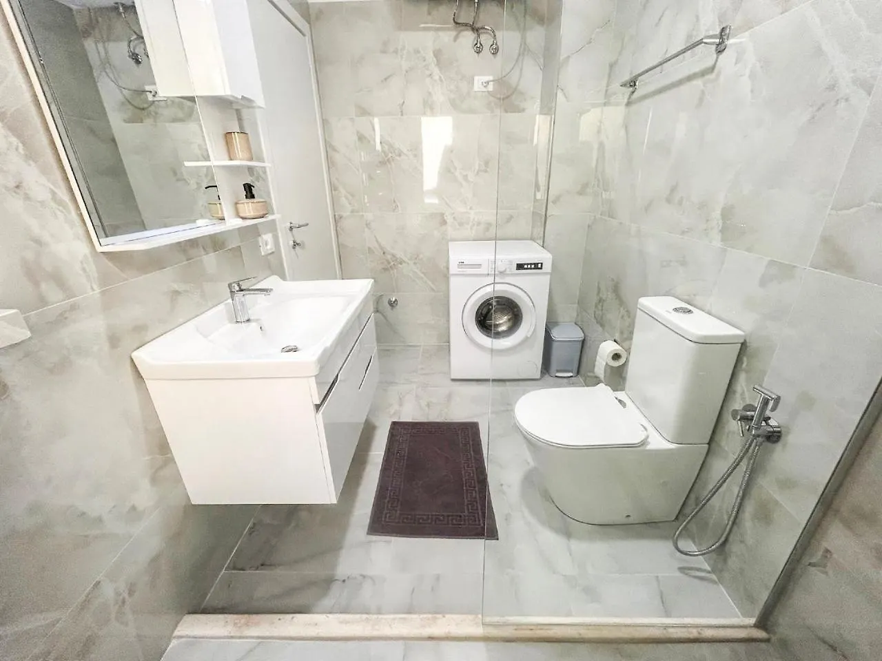 Apartment Sea View Apartman Qerret Golem